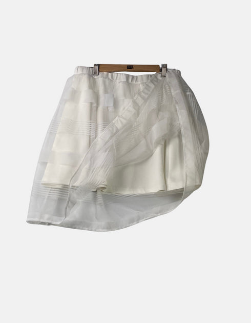 White skirt net FM